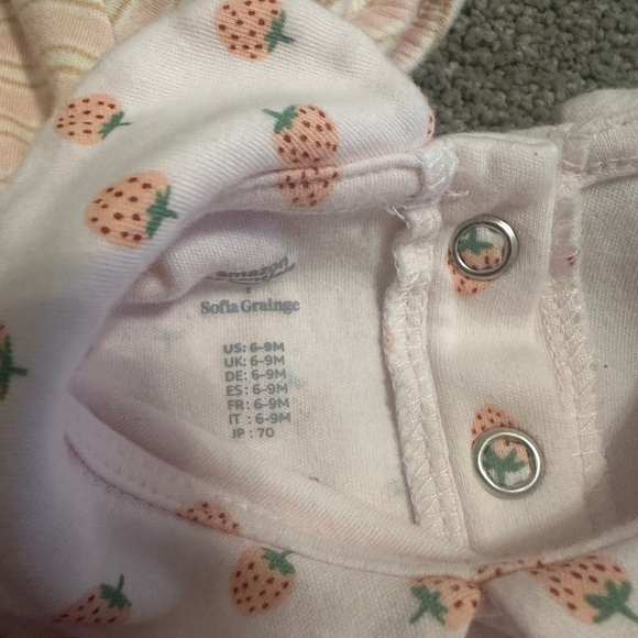 Adorable Baby Rompers Set - Picture 2 of 3